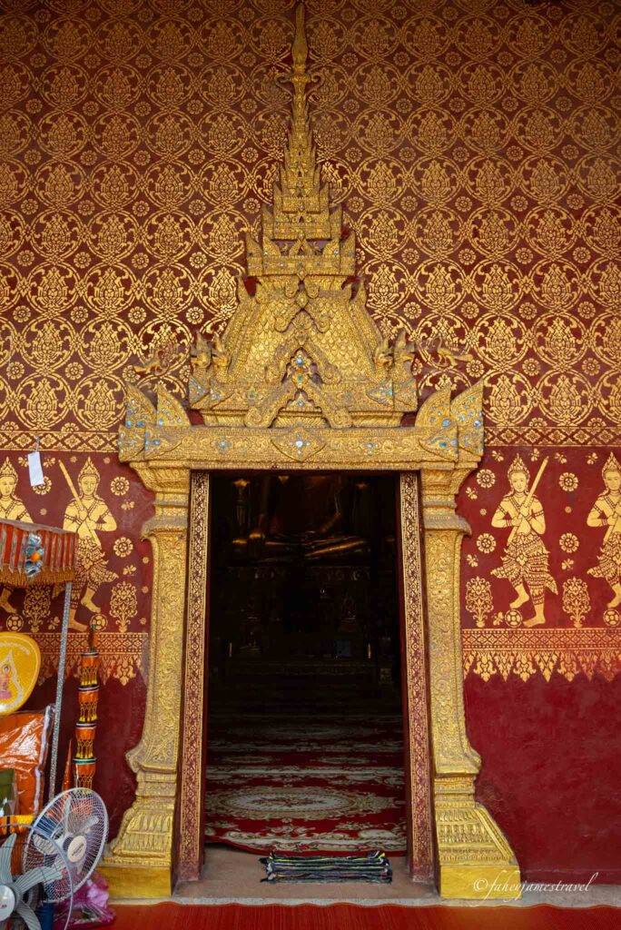 gold and red colour on Vat Sensoukharam 