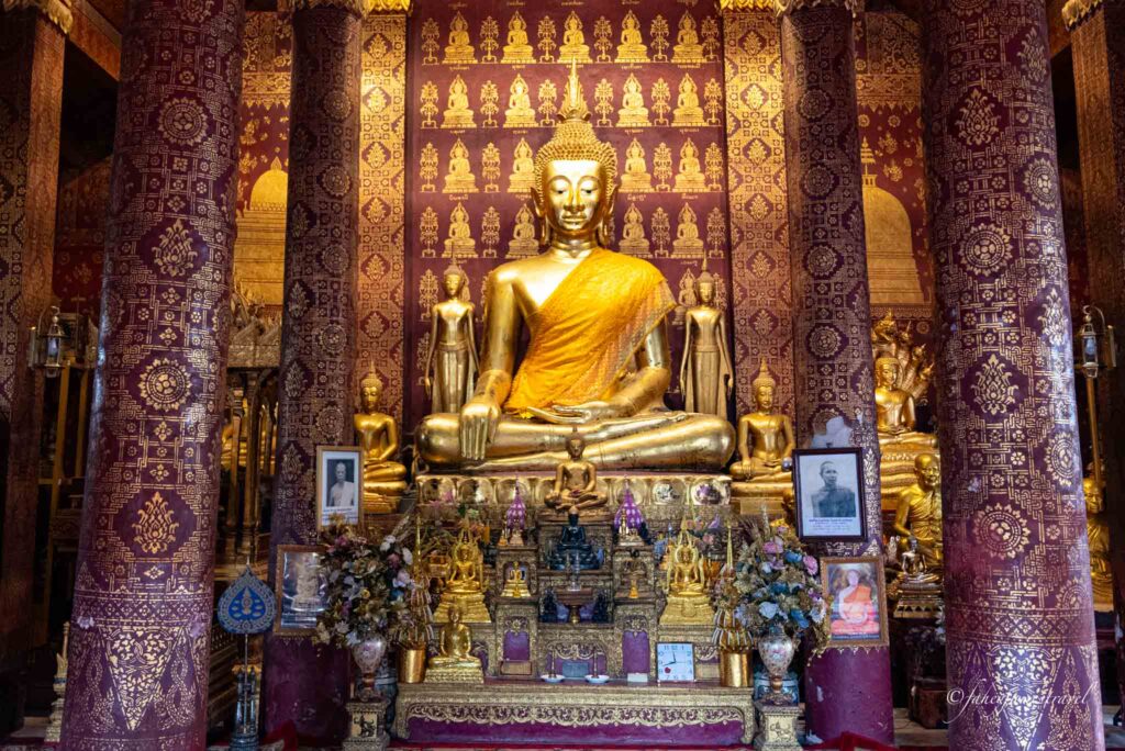 golden buddah statue in Vat Sensoukharam 