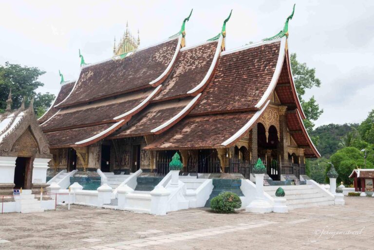 best temples in Luang prabang