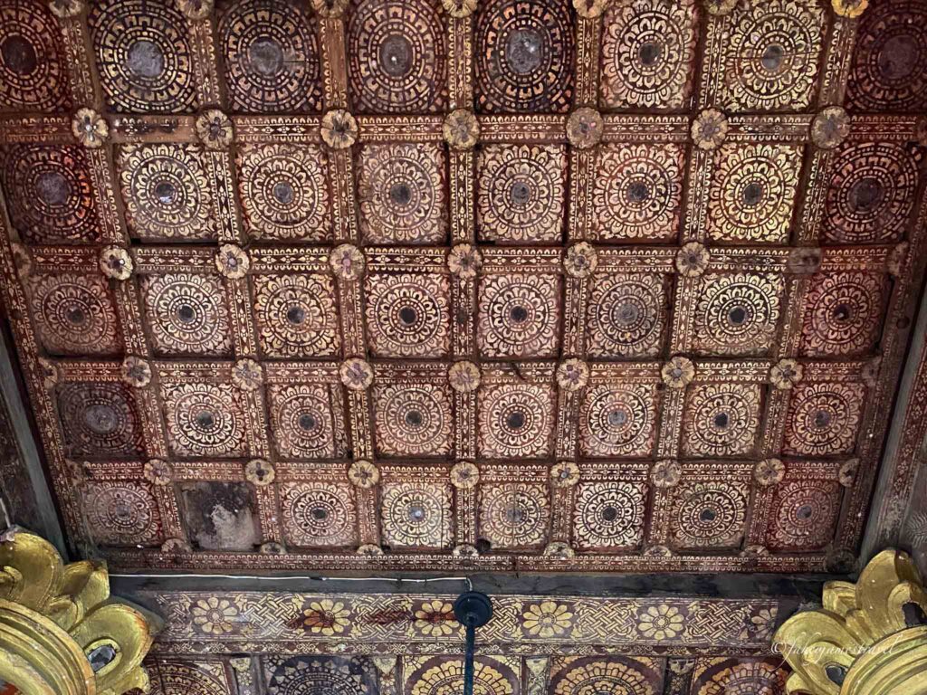 the roof inside of Vat Sibounheuang is pictured