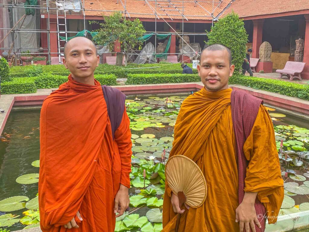 2 monks are pictured in Phnom penh in my 2 week itinerary for cambodfia