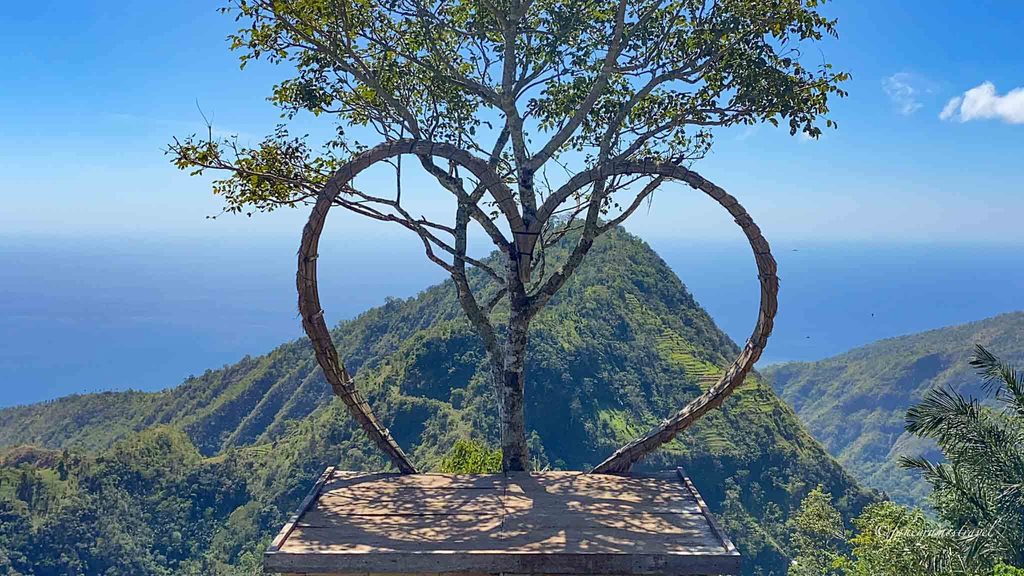 heart made from bamboo on the cliff at lahangan sweet