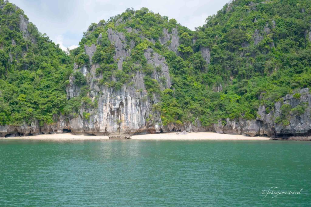 cat co beaches are beautiful in cat ba