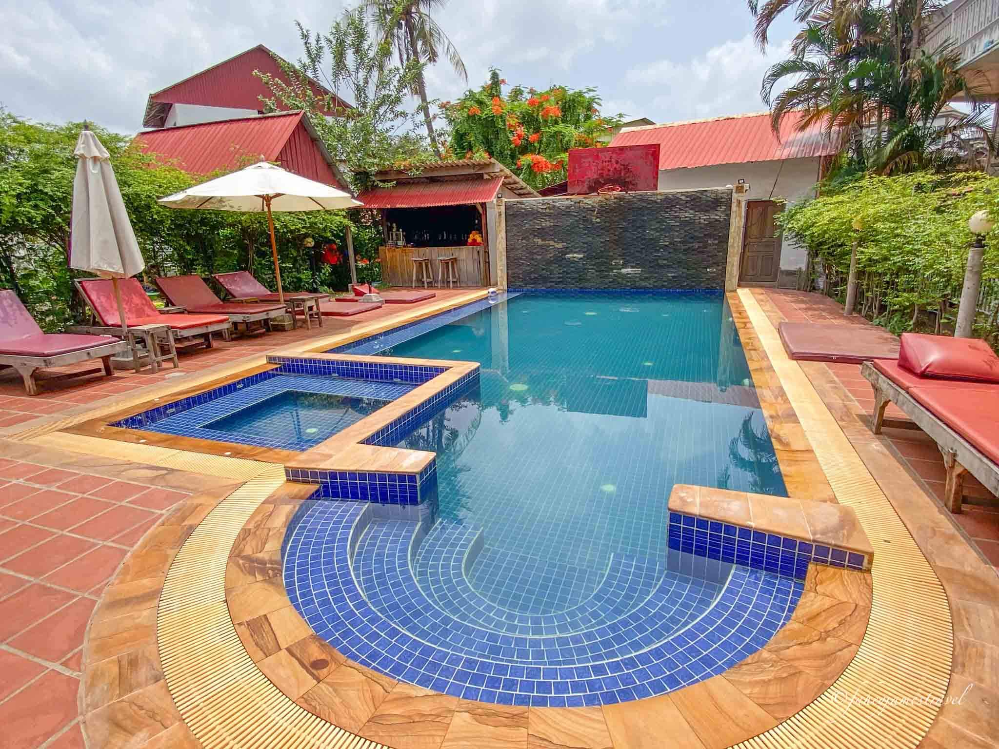 where to stay in siem reap post shows a swiming pool