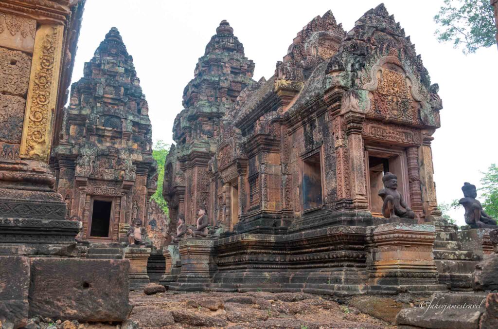 image shows statues at the door to Banteay Srei