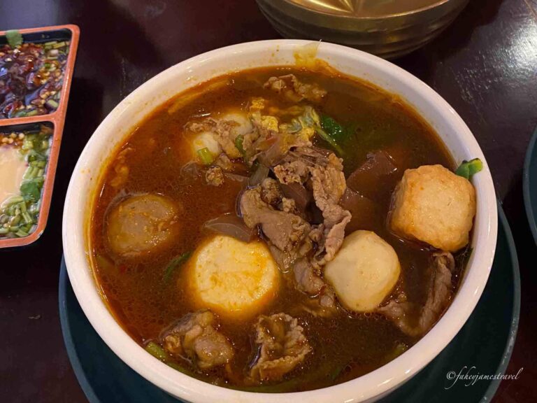 some of the best places to eat in siem reap are pictured